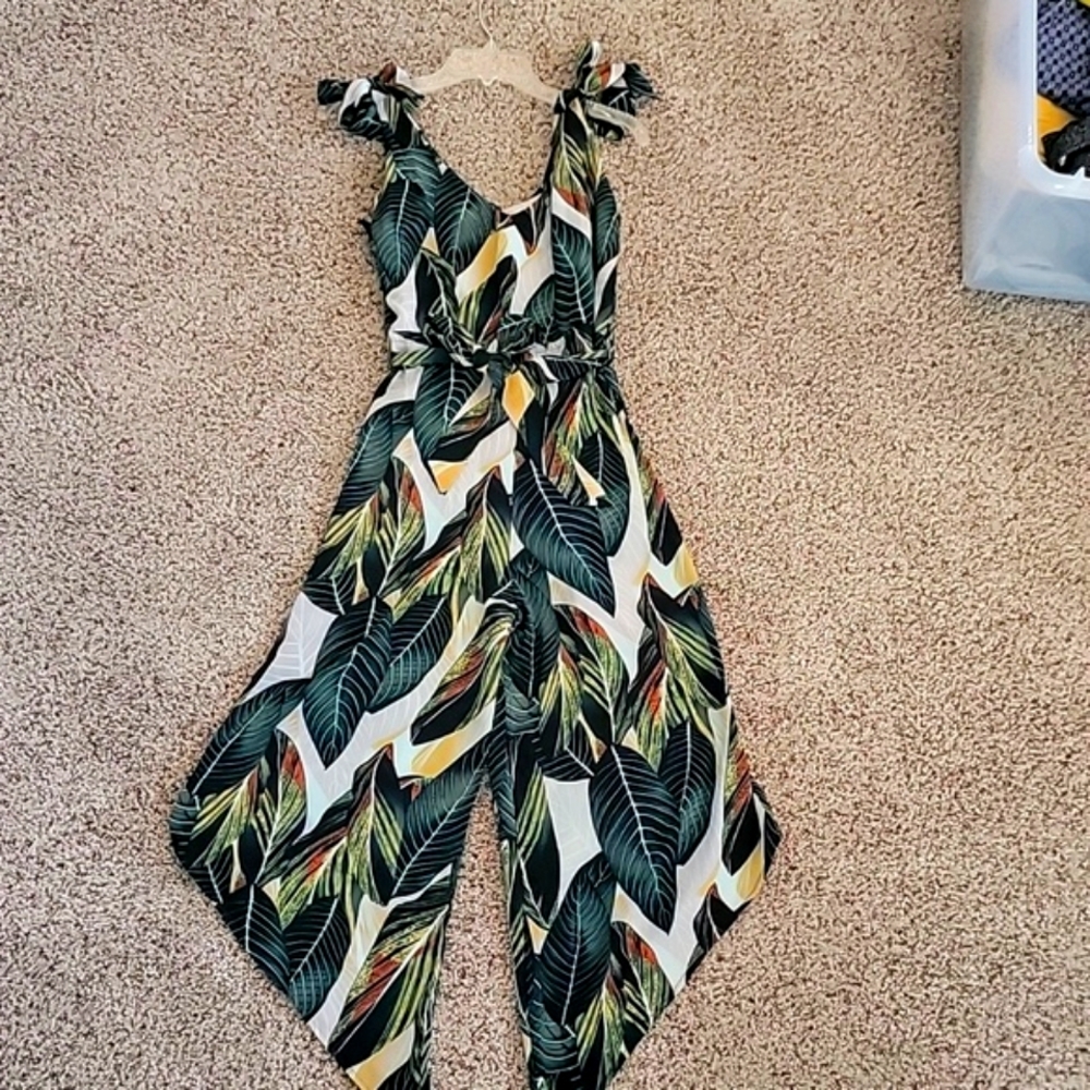 Jumpsuit has Pockets!